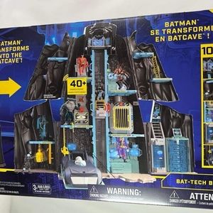 DC Comics Batman 33" Action Figure Bat-Tech 2-in-1 Batcave Playset